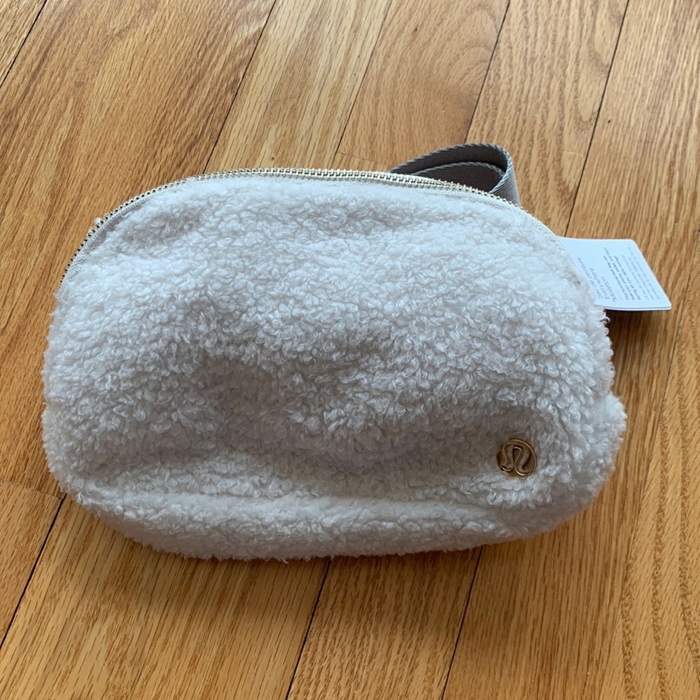 Lululemon Everywhere Belt Bag Fleece NWT
